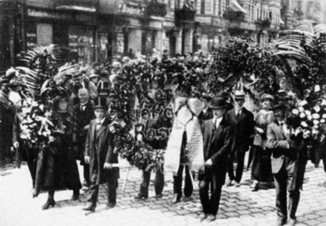 Иллюстрация к книге — Восхитительные женщины. Неподвластные времени [i_198.jpg]