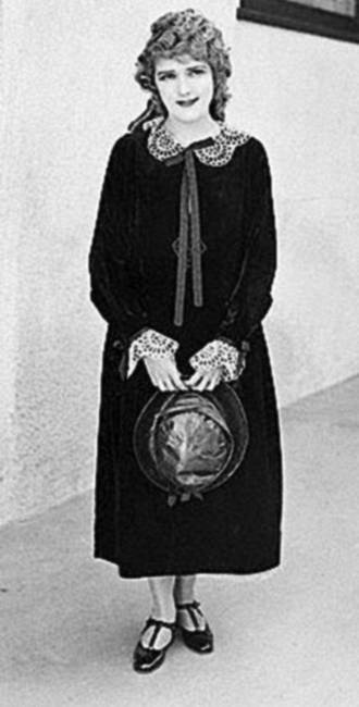 Иллюстрация к книге — Восхитительные женщины. Неподвластные времени [i_280.jpg]