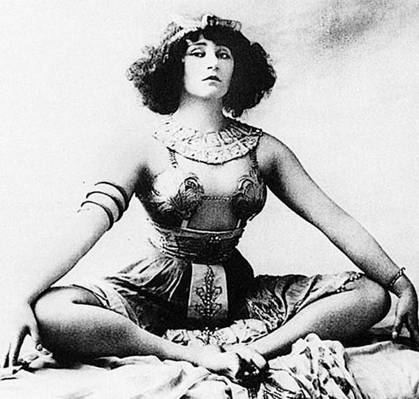 Иллюстрация к книге — Восхитительные женщины. Неподвластные времени [i_394.jpg]