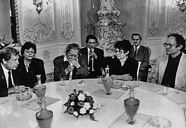 Иллюстрация к книге — Диссиденты [i_058.jpg]