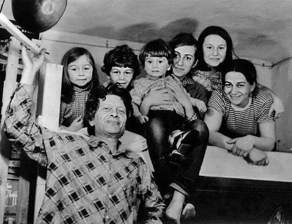 Иллюстрация к книге — Диссиденты [i_076.jpg]