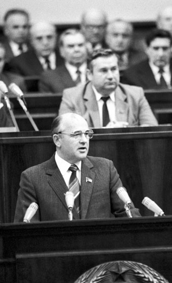 Иллюстрация к книге — Блеск и нищета 90-х [i_024.jpg]