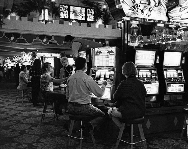 Иллюстрация к книге — Блеск и нищета 90-х [i_027.jpg]