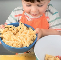 Иллюстрация к книге — Поваренок с пеленок: Как проводить время на кухне весело и с пользой [i_041.jpg]