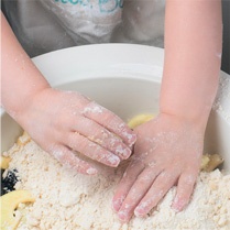 Иллюстрация к книге — Поваренок с пеленок: Как проводить время на кухне весело и с пользой [i_048.jpg]