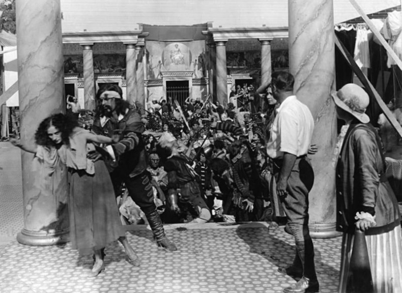 Иллюстрация к книге — Моя жена – Анна Павлова [_213.jpg]