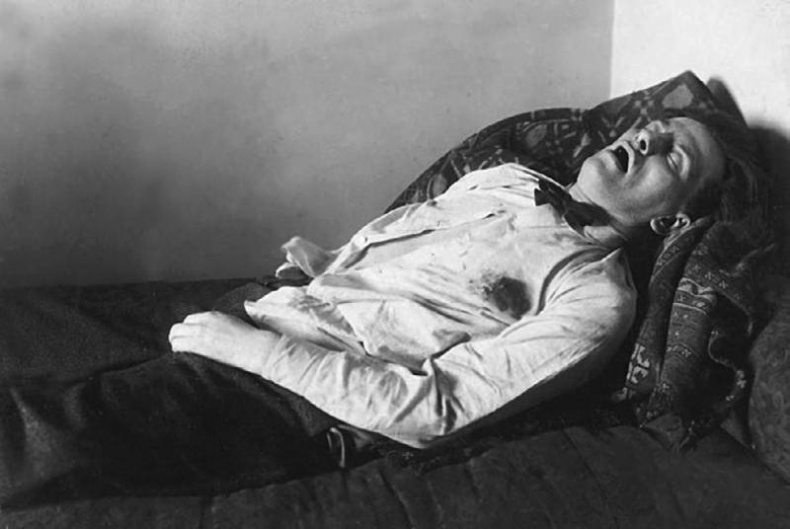 Иллюстрация к книге — Лиля Брик. Любимая женщина Владимира Маяковского [_251.jpg]