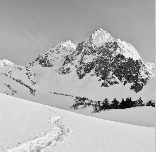 Иллюстрация к книге — Эверест. Кому и за что мстит гора? [_017.jpg]