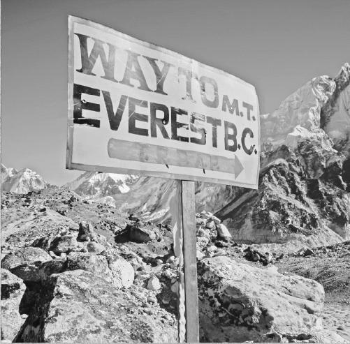 Иллюстрация к книге — Эверест. Кому и за что мстит гора? [_145.jpg]