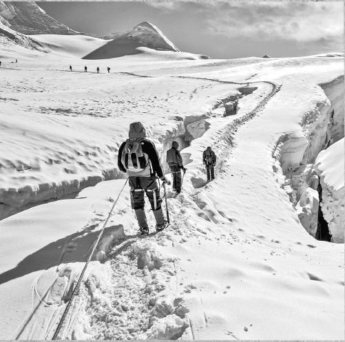 Иллюстрация к книге — Эверест. Кому и за что мстит гора? [_171.jpg]