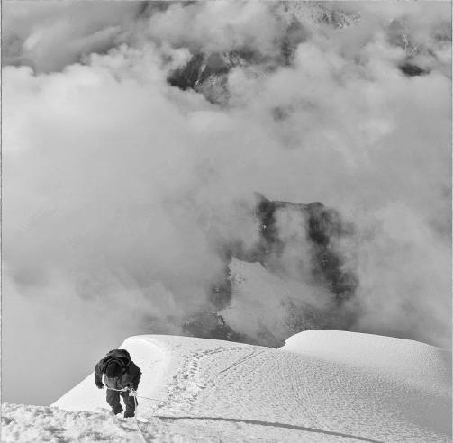 Иллюстрация к книге — Эверест. Кому и за что мстит гора? [_235.jpg]