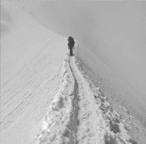 Иллюстрация к книге — Эверест. Кому и за что мстит гора? [_299.jpg]