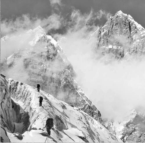 Иллюстрация к книге — Эверест. Кому и за что мстит гора? [_319.jpg]