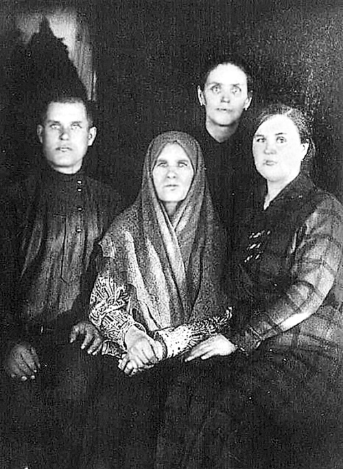 Иллюстрация к книге — Григорий Распутин. Жизнь старца и гибель империи [i_012.jpg]