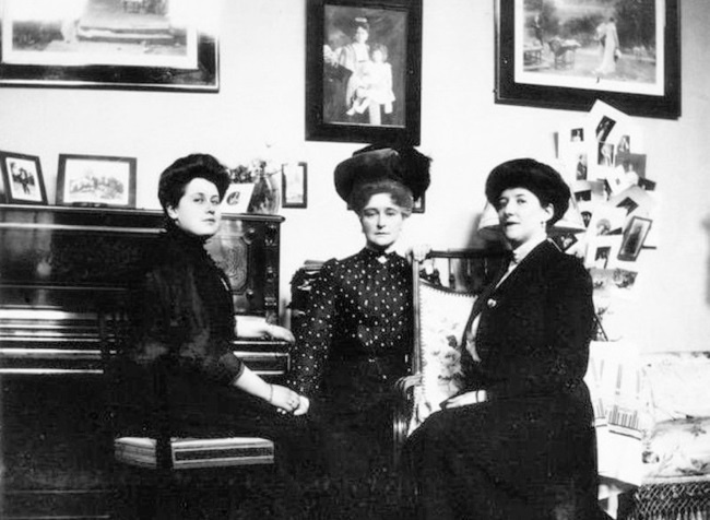 Иллюстрация к книге — Григорий Распутин. Жизнь старца и гибель империи [i_048.jpg]