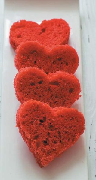 Иллюстрация к книге — Торты с сюрпризом. Шоколадные, сливочные, кофейные, желейные, ореховые, фруктовые [_008_2.jpg]