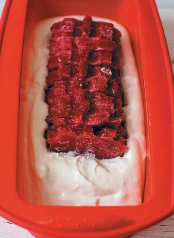 Иллюстрация к книге — Торты с сюрпризом. Шоколадные, сливочные, кофейные, желейные, ореховые, фруктовые [_024_2.jpg]