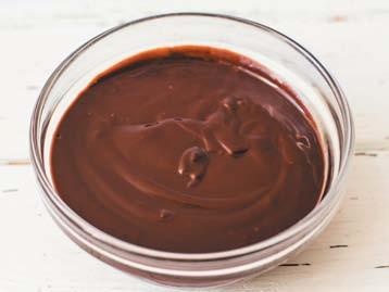 Иллюстрация к книге — Торты с сюрпризом. Шоколадные, сливочные, кофейные, желейные, ореховые, фруктовые [_029_4.jpg]