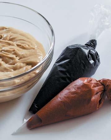 Иллюстрация к книге — Торты с сюрпризом. Шоколадные, сливочные, кофейные, желейные, ореховые, фруктовые [_038_2.jpg]