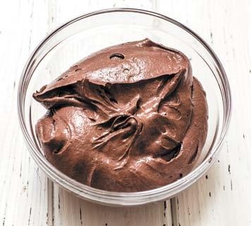 Иллюстрация к книге — Торты с сюрпризом. Шоколадные, сливочные, кофейные, желейные, ореховые, фруктовые [_048_6.jpg]