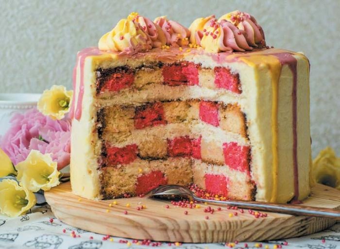 Иллюстрация к книге — Торты с сюрпризом. Шоколадные, сливочные, кофейные, желейные, ореховые, фруктовые [_061_2.jpg]