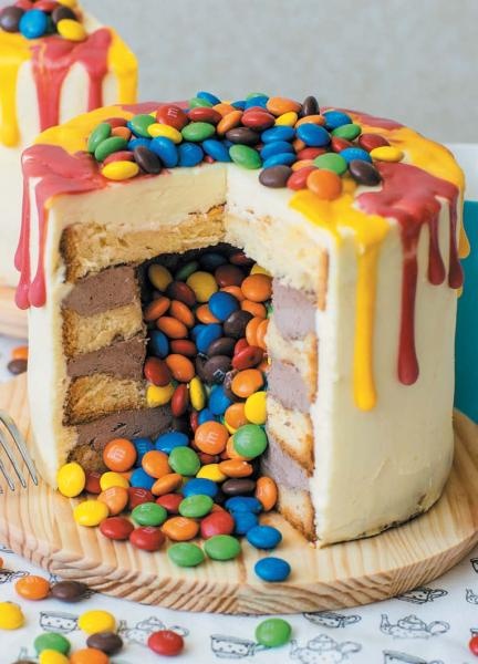 Иллюстрация к книге — Торты с сюрпризом. Шоколадные, сливочные, кофейные, желейные, ореховые, фруктовые [_065_2.jpg]