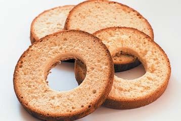 Иллюстрация к книге — Торты с сюрпризом. Шоколадные, сливочные, кофейные, желейные, ореховые, фруктовые [_068_3.jpg]