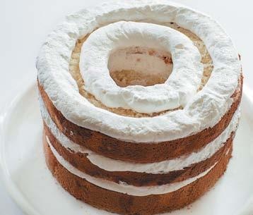 Иллюстрация к книге — Торты с сюрпризом. Шоколадные, сливочные, кофейные, желейные, ореховые, фруктовые [_068_4.jpg]