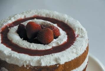 Иллюстрация к книге — Торты с сюрпризом. Шоколадные, сливочные, кофейные, желейные, ореховые, фруктовые [_068_5.jpg]