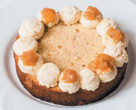 Иллюстрация к книге — Торты с сюрпризом. Шоколадные, сливочные, кофейные, желейные, ореховые, фруктовые [_074_2.jpg]