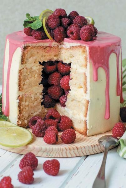 Иллюстрация к книге — Торты с сюрпризом. Шоколадные, сливочные, кофейные, желейные, ореховые, фруктовые [_080_2.jpg]