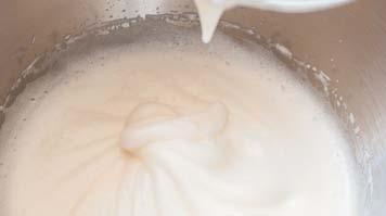 Иллюстрация к книге — Торты с сюрпризом. Шоколадные, сливочные, кофейные, желейные, ореховые, фруктовые [_082_2.jpg]