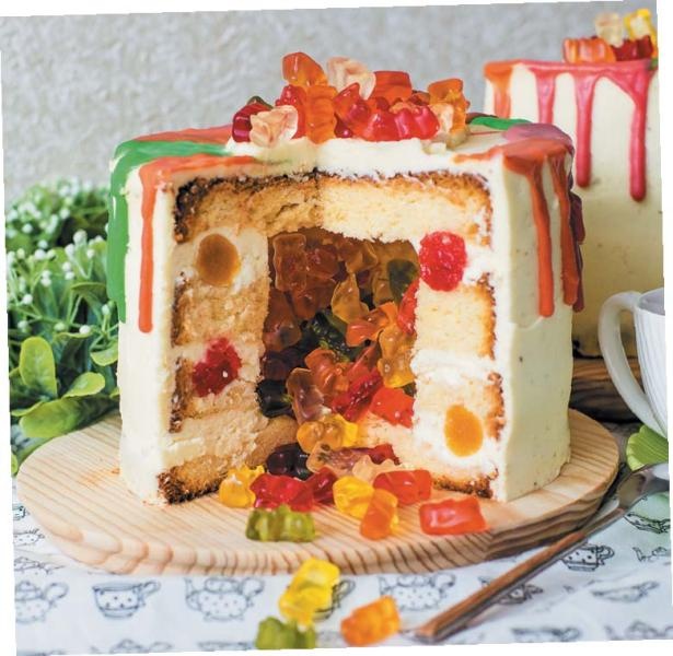 Иллюстрация к книге — Торты с сюрпризом. Шоколадные, сливочные, кофейные, желейные, ореховые, фруктовые [_089_2.jpg]