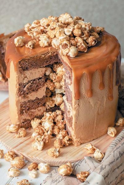 Иллюстрация к книге — Торты с сюрпризом. Шоколадные, сливочные, кофейные, желейные, ореховые, фруктовые [_094_2.jpg]