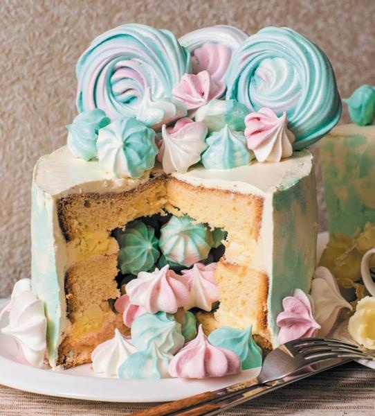 Иллюстрация к книге — Торты с сюрпризом. Шоколадные, сливочные, кофейные, желейные, ореховые, фруктовые [_095_2.jpg]