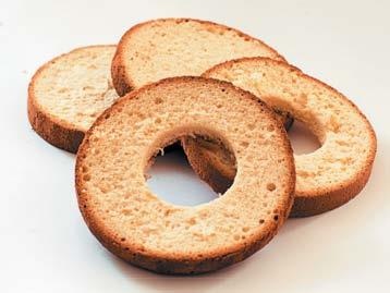 Иллюстрация к книге — Торты с сюрпризом. Шоколадные, сливочные, кофейные, желейные, ореховые, фруктовые [_099_2.jpg]