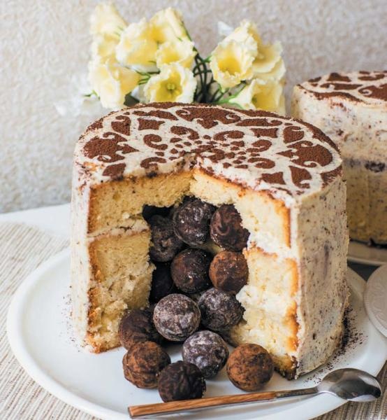 Иллюстрация к книге — Торты с сюрпризом. Шоколадные, сливочные, кофейные, желейные, ореховые, фруктовые [_103_2.jpg]