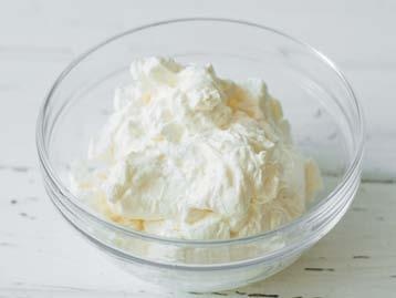 Иллюстрация к книге — Торты с сюрпризом. Шоколадные, сливочные, кофейные, желейные, ореховые, фруктовые [_108_2.jpg]