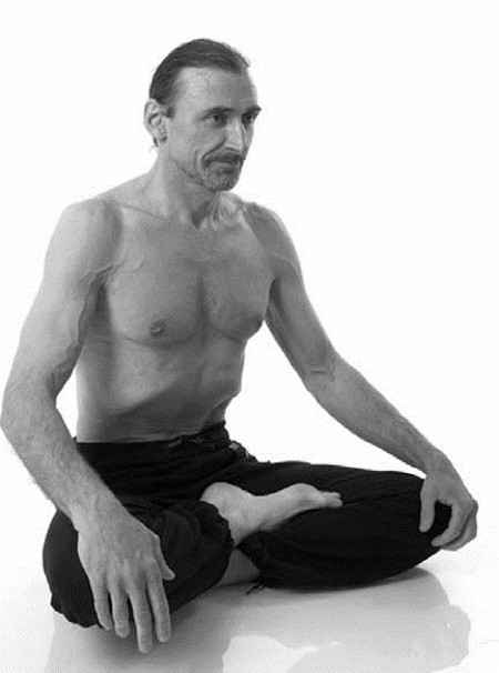 Иллюстрация к книге — Йога. Лучшие комплексы. Профилактика свыше 100 заболеваний Уцененный товар (№1) [i_038.jpg]