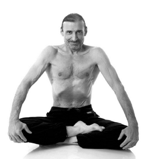 Иллюстрация к книге — Йога. Лучшие комплексы. Профилактика свыше 100 заболеваний Уцененный товар (№1) [i_078.jpg]