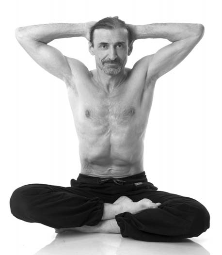 Иллюстрация к книге — Йога. Лучшие комплексы. Профилактика свыше 100 заболеваний Уцененный товар (№1) [i_084.jpg]