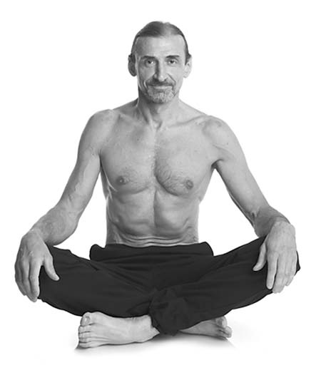 Иллюстрация к книге — Йога. Лучшие комплексы. Профилактика свыше 100 заболеваний Уцененный товар (№1) [i_085.jpg]