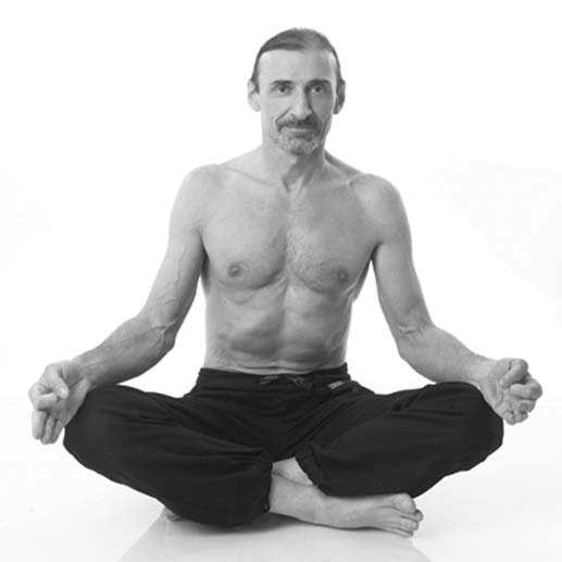 Иллюстрация к книге — Йога. Лучшие комплексы. Профилактика свыше 100 заболеваний Уцененный товар (№1) [i_086.jpg]