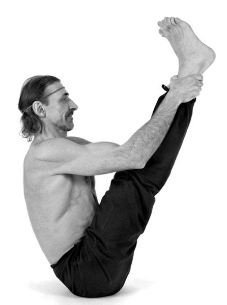 Иллюстрация к книге — Йога. Лучшие комплексы. Профилактика свыше 100 заболеваний Уцененный товар (№1) [i_098.jpg]