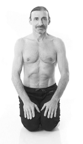 Иллюстрация к книге — Йога. Лучшие комплексы. Профилактика свыше 100 заболеваний Уцененный товар (№1) [i_106.jpg]