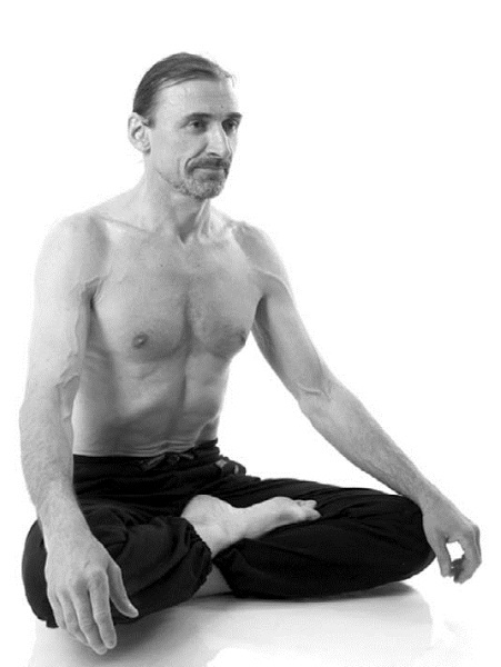 Иллюстрация к книге — Йога. Лучшие комплексы. Профилактика свыше 100 заболеваний Уцененный товар (№1) [i_135.jpg]