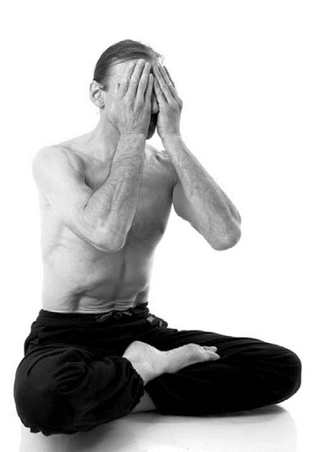 Иллюстрация к книге — Йога. Лучшие комплексы. Профилактика свыше 100 заболеваний Уцененный товар (№1) [i_136.jpg]