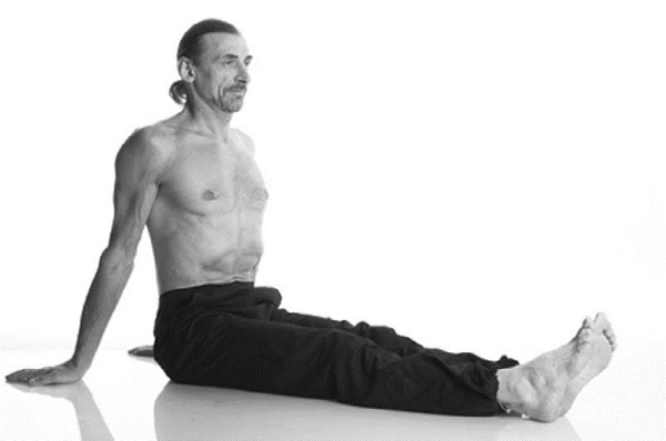 Иллюстрация к книге — Йога. Лучшие комплексы. Профилактика свыше 100 заболеваний Уцененный товар (№1) [i_141.jpg]