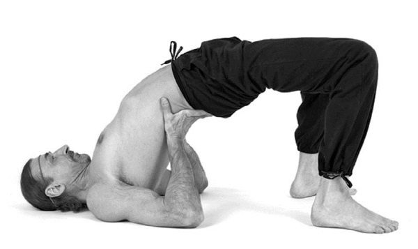 Иллюстрация к книге — Йога. Лучшие комплексы. Профилактика свыше 100 заболеваний Уцененный товар (№1) [i_178.jpg]