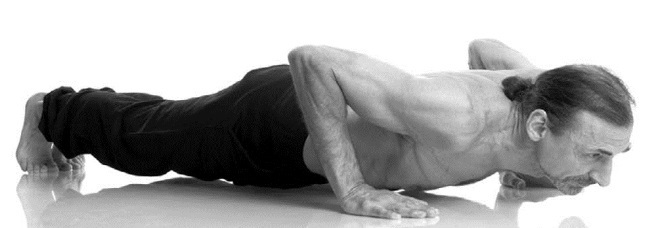 Иллюстрация к книге — Йога. Лучшие комплексы. Профилактика свыше 100 заболеваний Уцененный товар (№1) [i_212.jpg]